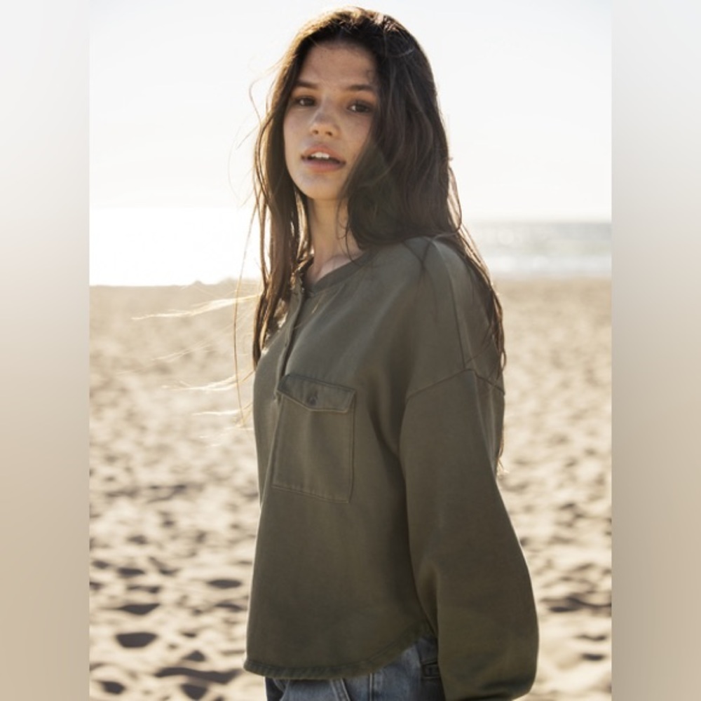 ROXY Sweet Surf Cropped Sweatshirt. In Thyme. Size M. NWT